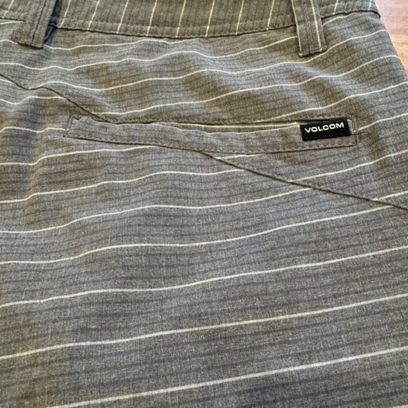 Volcom Surf & Turf Striped Hybrid Board Shorts Size 36 - Picture 5 of 6